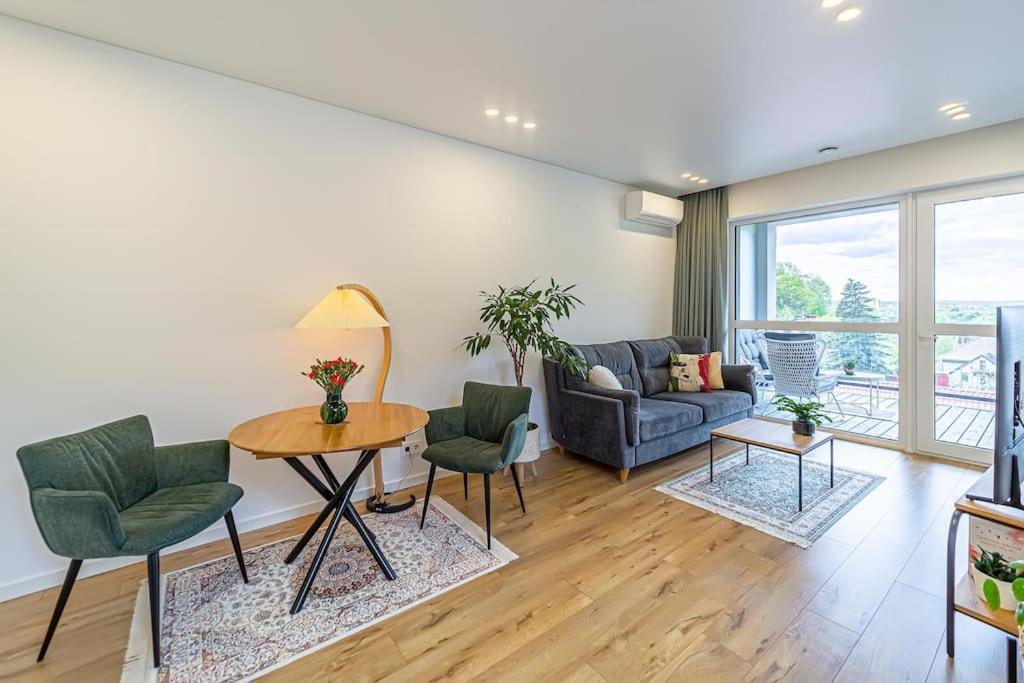 Sky Apartment With Free Parking And Balcony & Ac Kaunas Exterior photo